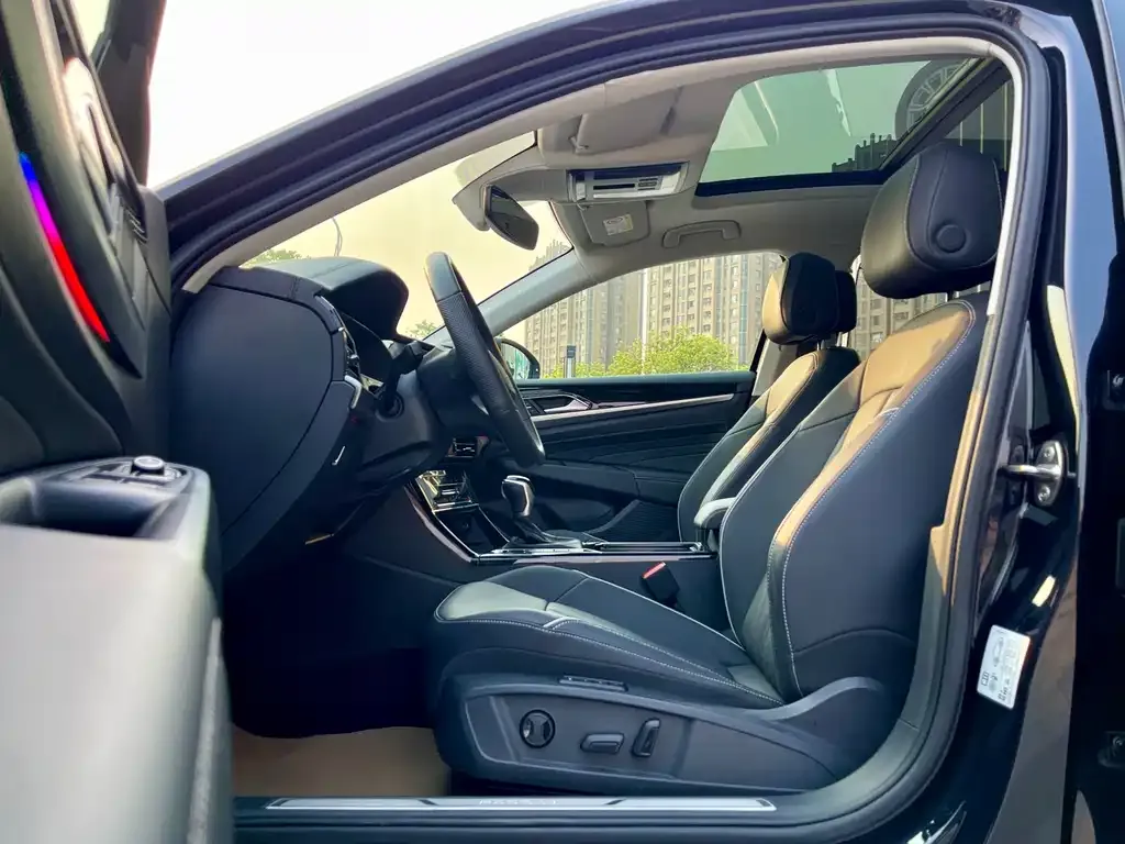 Volkswagen Passat 2024 из CN, фото 2