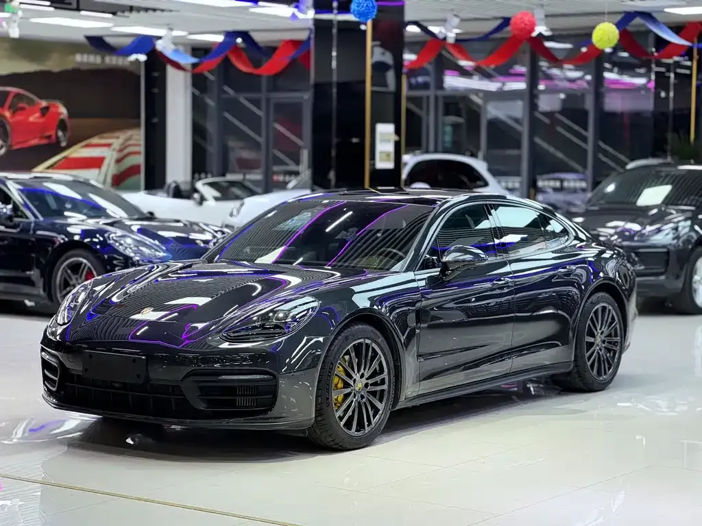 Porsche Panamera — фото 1