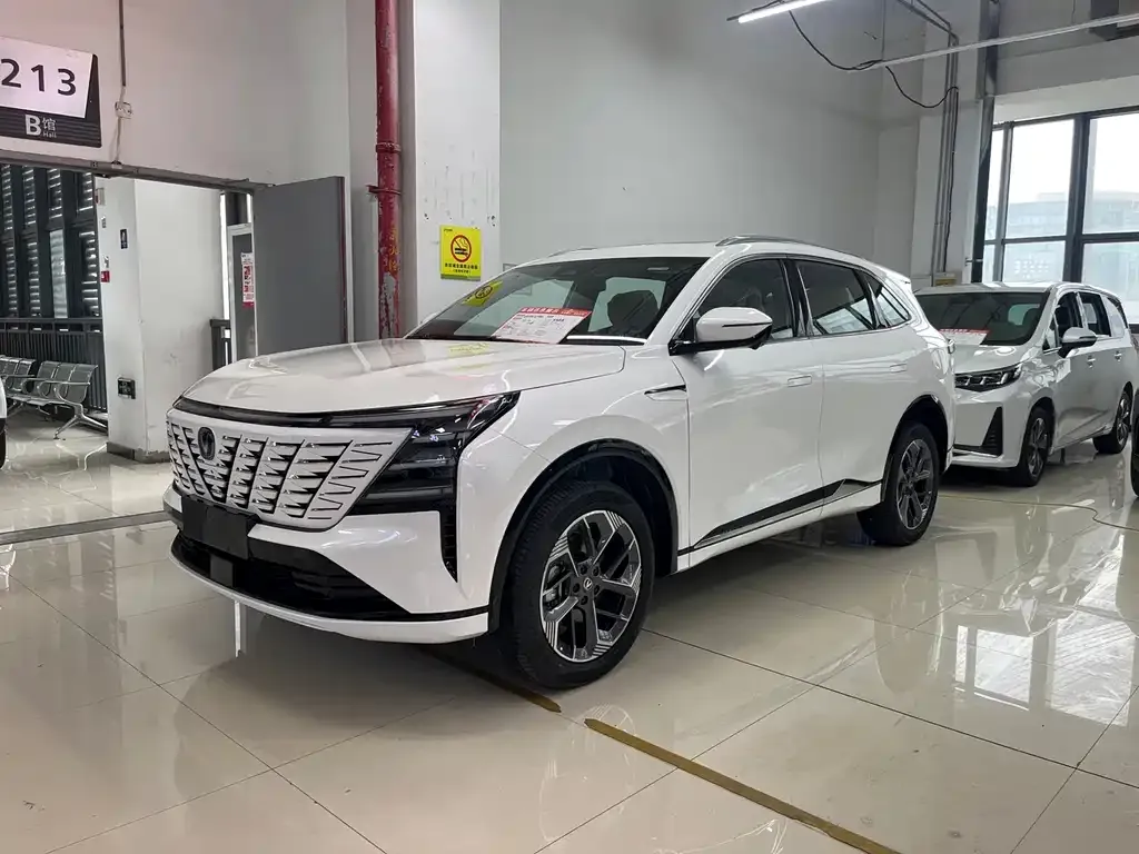 Changan CS75PLUS — фото 1