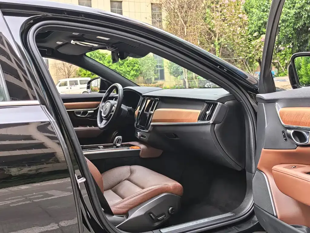 Volvo S90 — фото 8