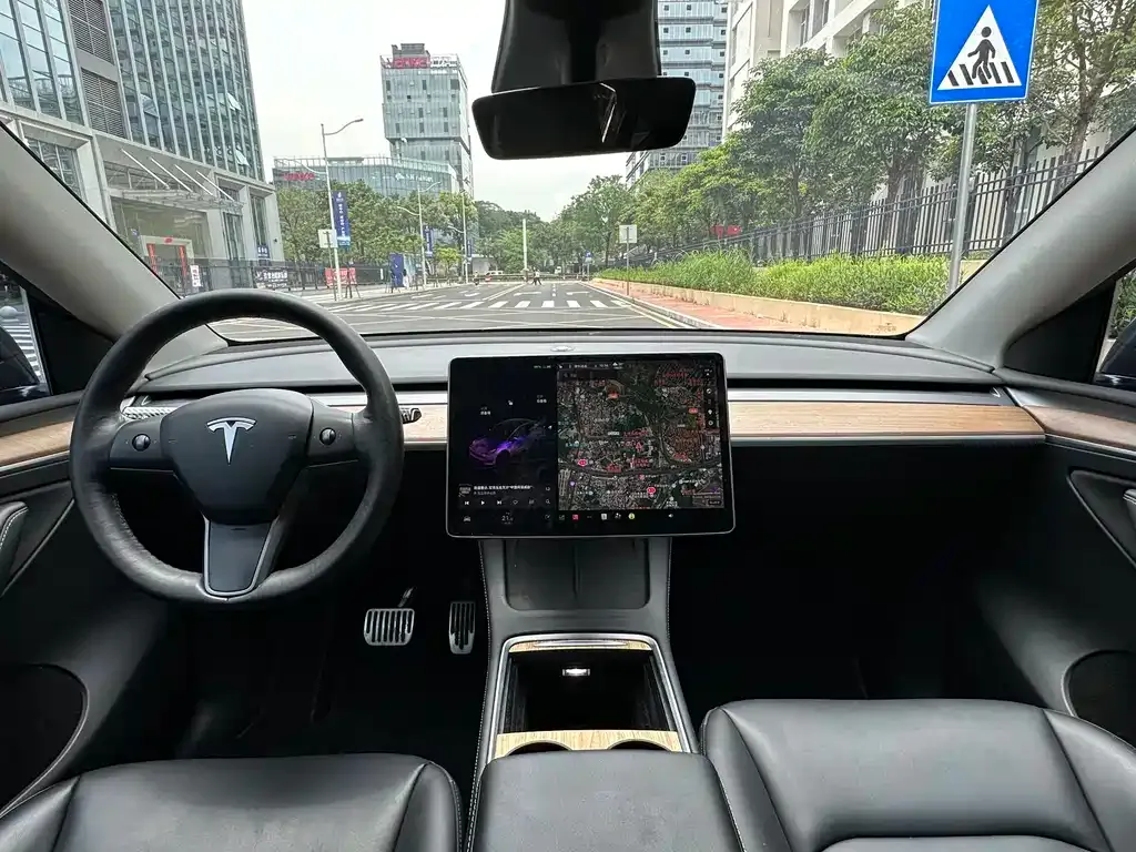 Tesla Model Y — фото 3