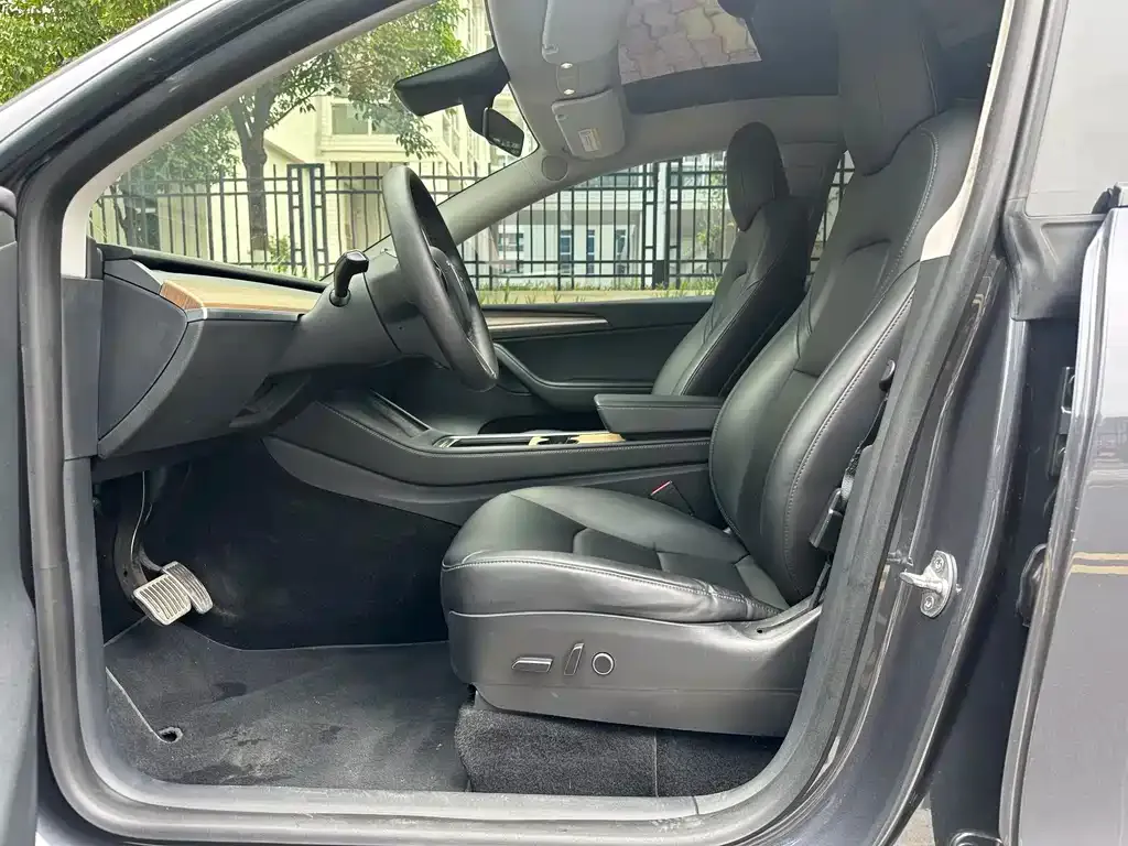 Tesla Model Y — фото 7