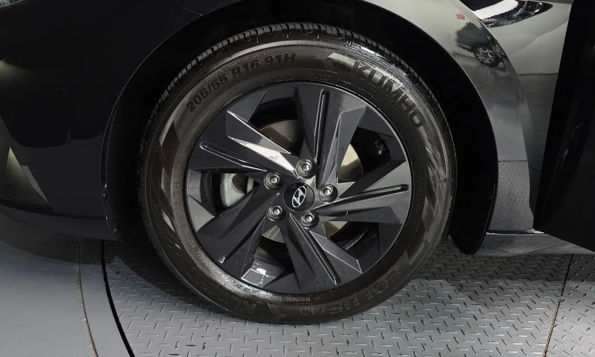 Hyundai AVANTE — фото 3