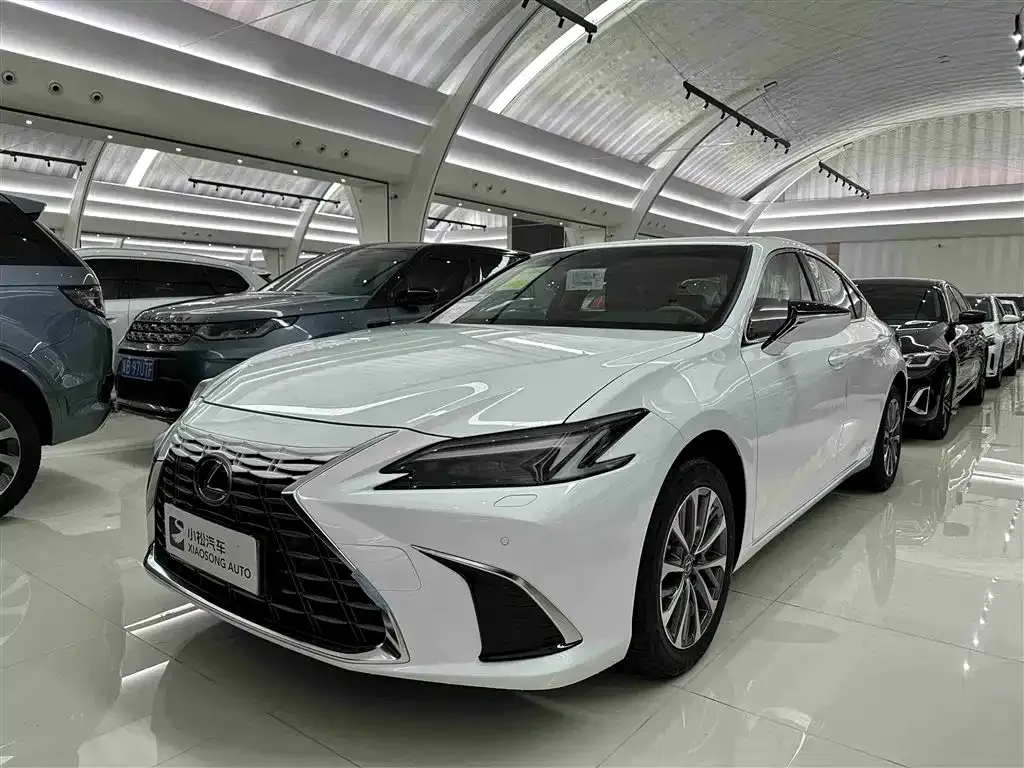Lexus ES — фото 1