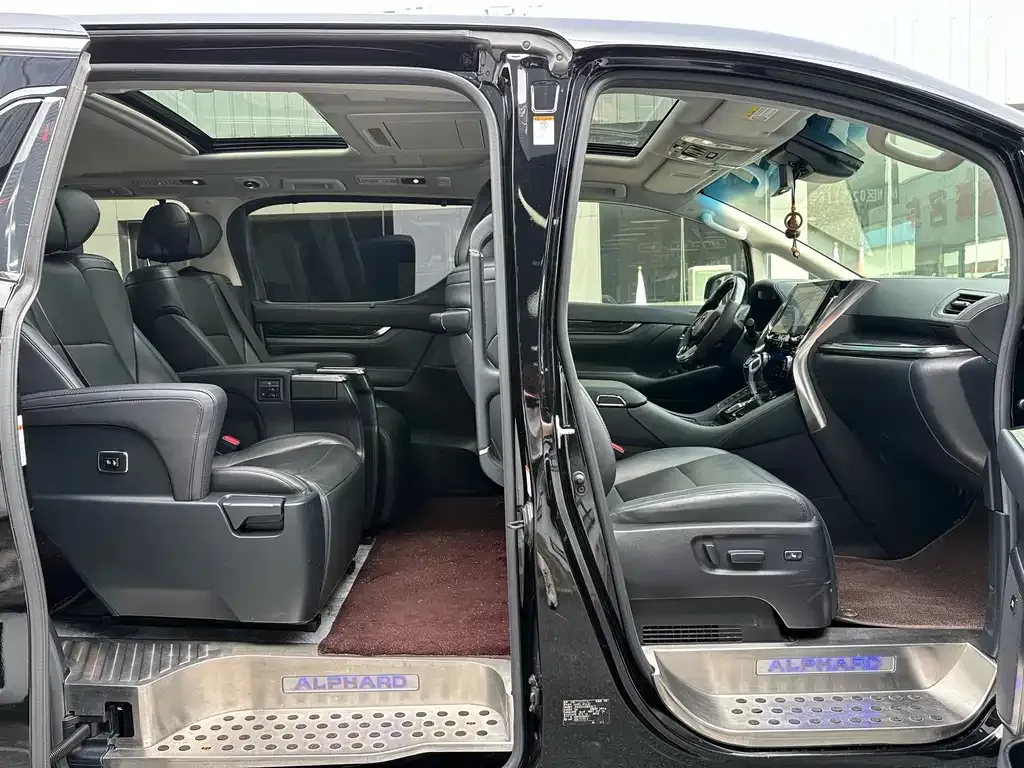 Toyota Vellfire 2021 из CN, фото 2
