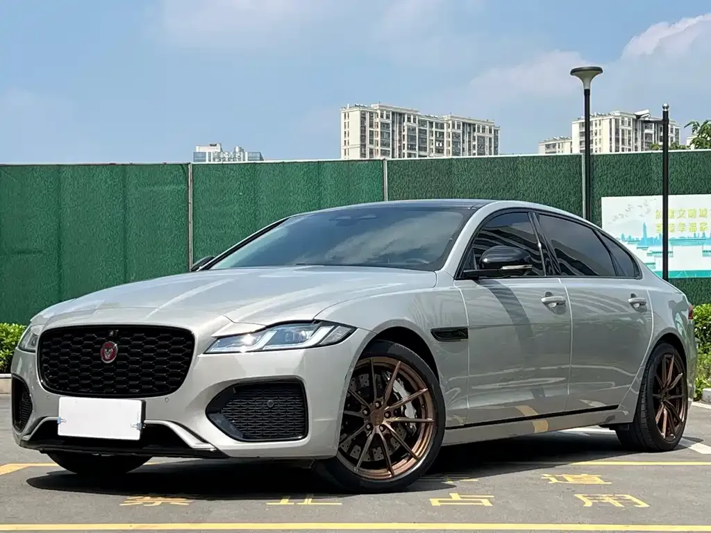 Jaguar XFL — фото 1