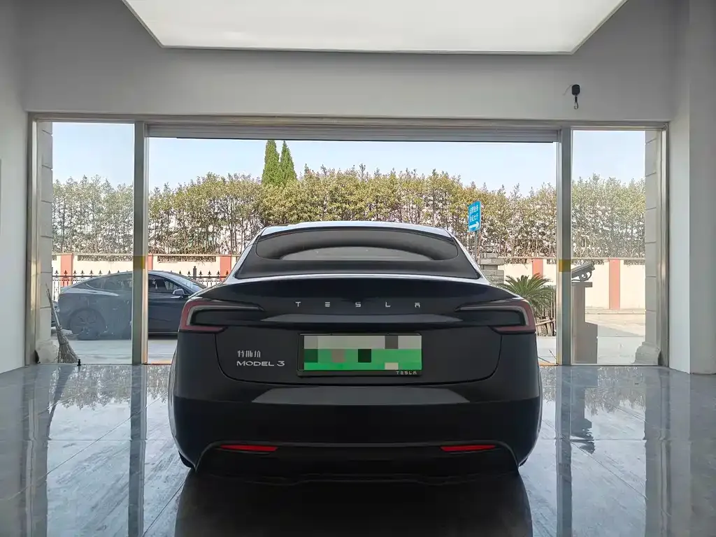 Tesla Model 3 — фото 10