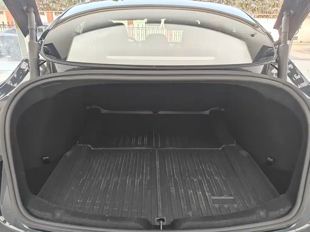 Tesla Model 3 — фото 3
