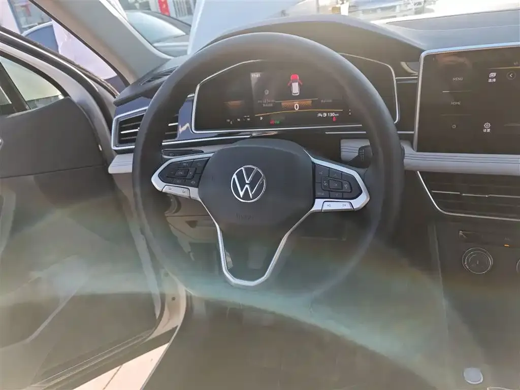 Volkswagen Tiguan L — фото 9