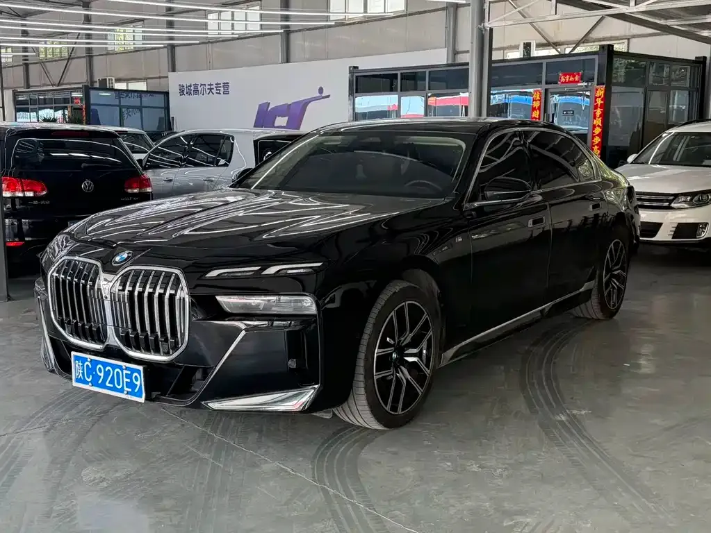 BMW 7 Series — фото 1
