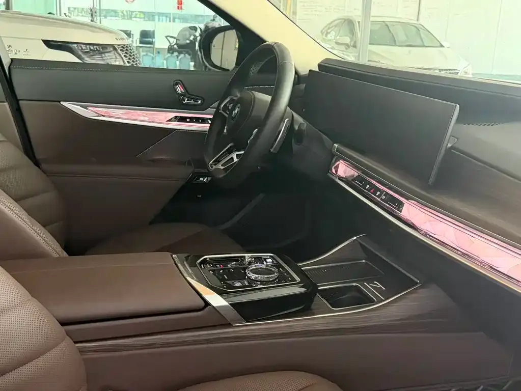 BMW 7 Series — фото 4