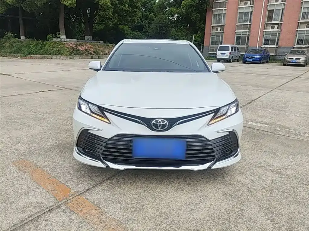 Toyota Camry — фото 10