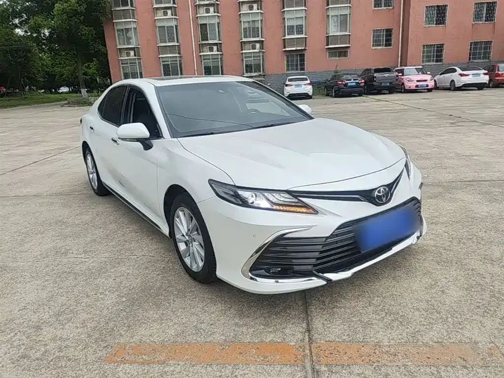 Toyota Camry — фото 5