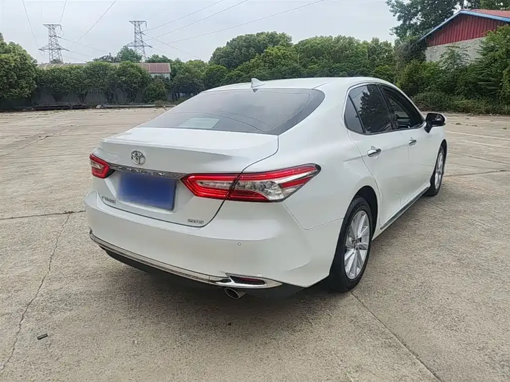 Toyota Camry — фото 4