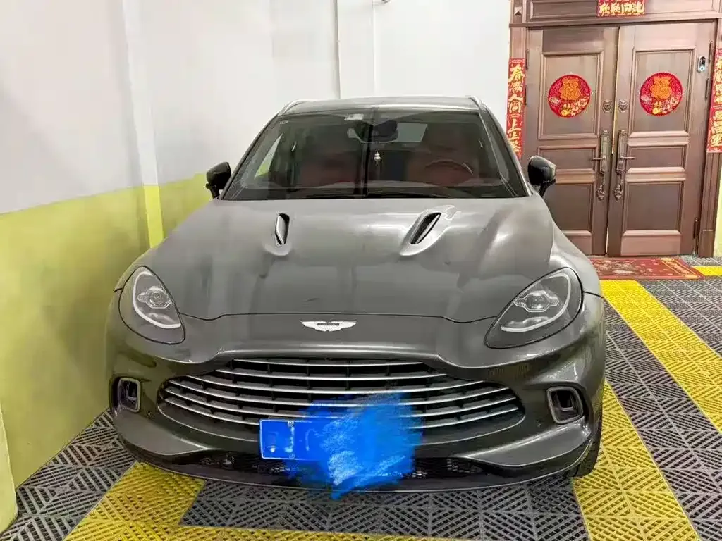 Aston Martin DBX — фото 1