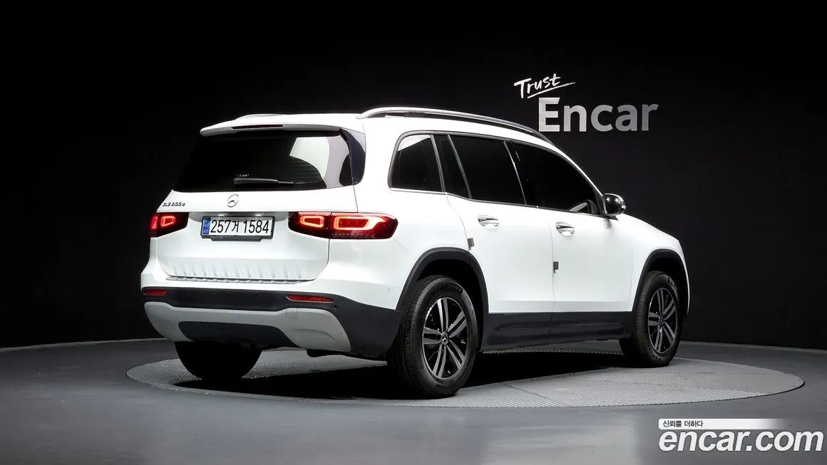 Mercedes-Benz GLB-Class — фото 2
