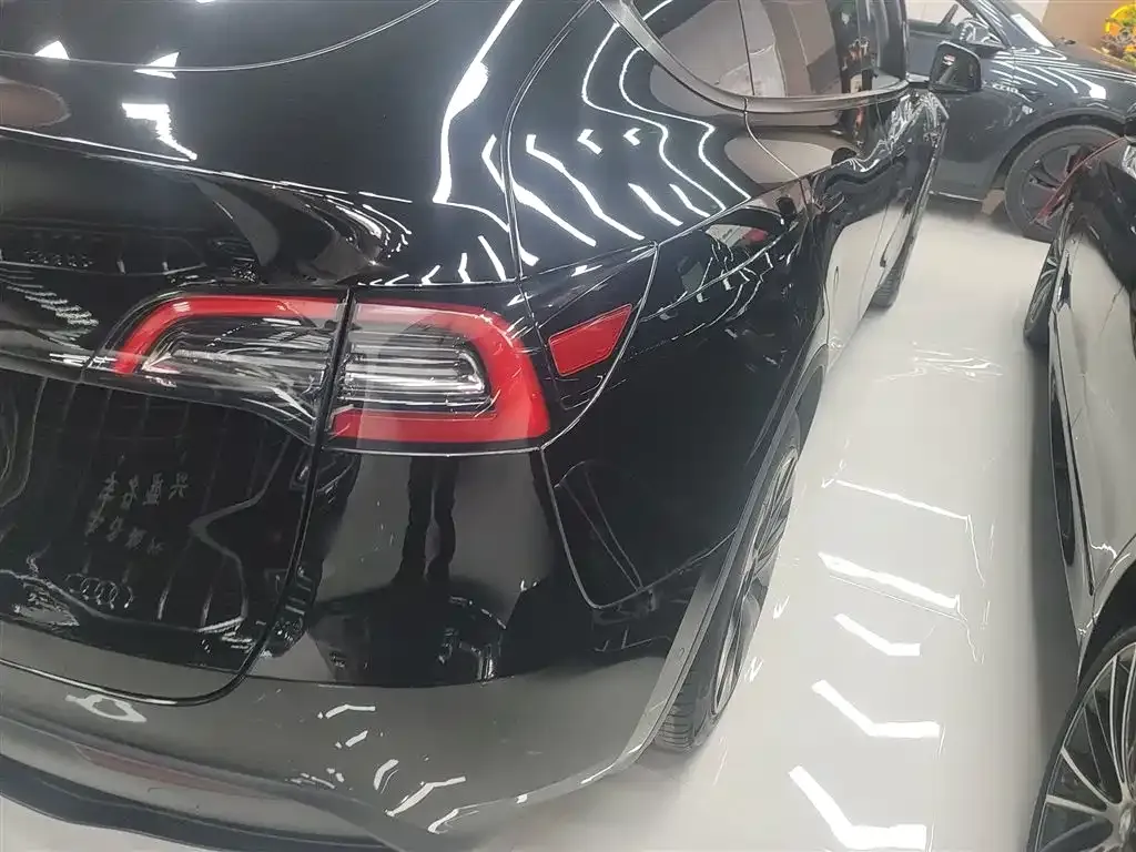 Tesla Model Y — фото 10