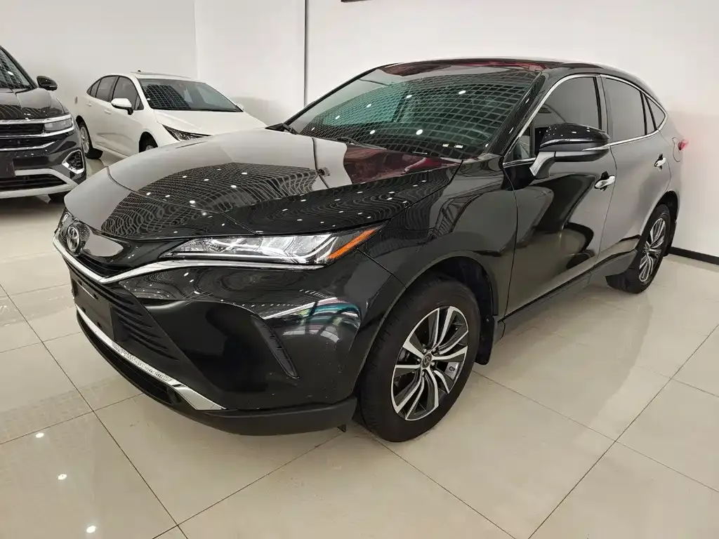 Toyota Harrier — фото 1