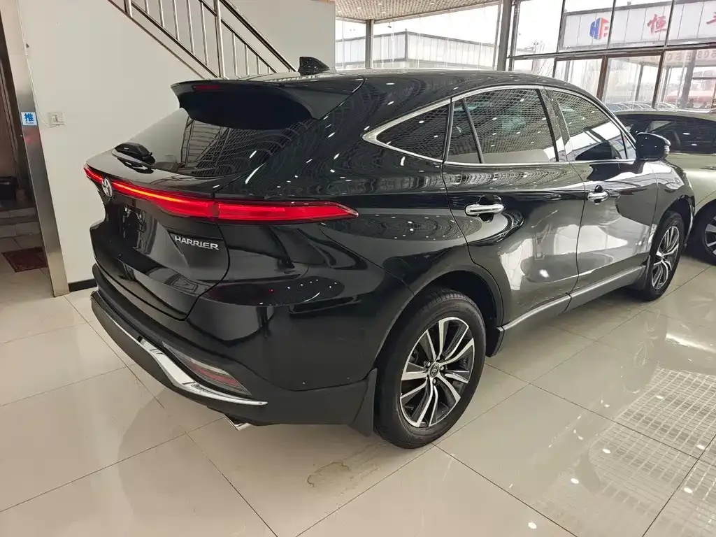 Toyota Harrier — фото 3