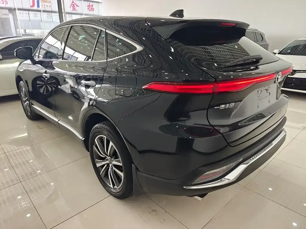 Toyota Harrier — фото 4