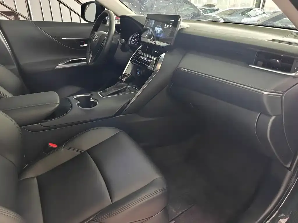 Toyota Harrier — фото 2