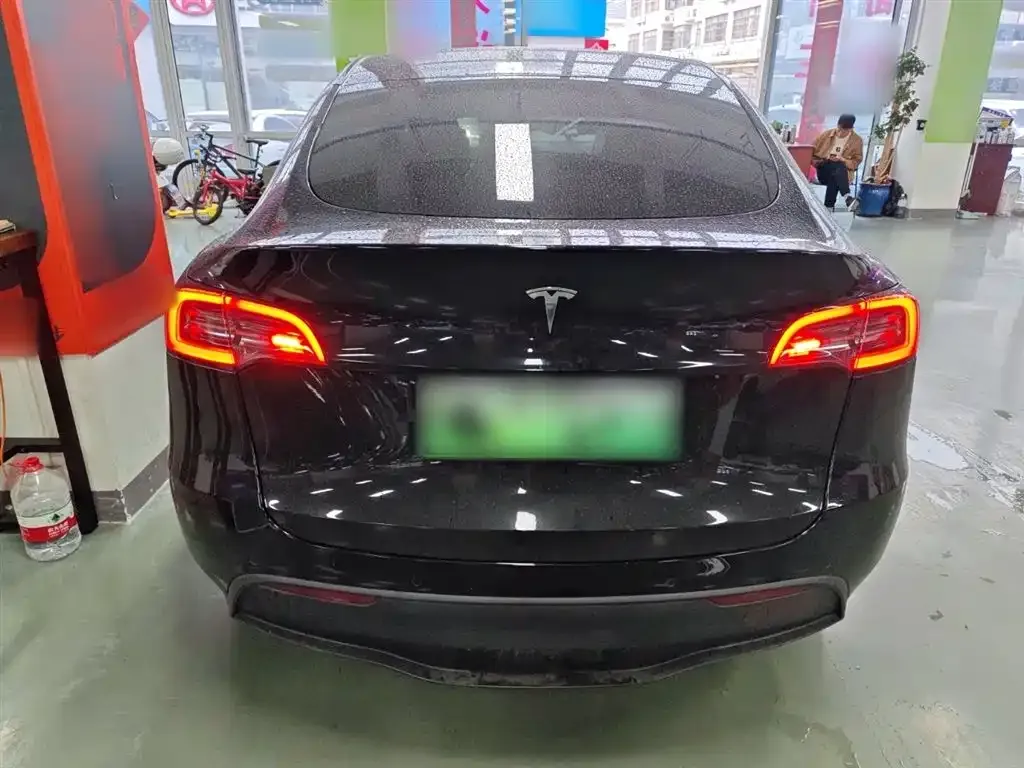 Tesla Model Y — фото 9