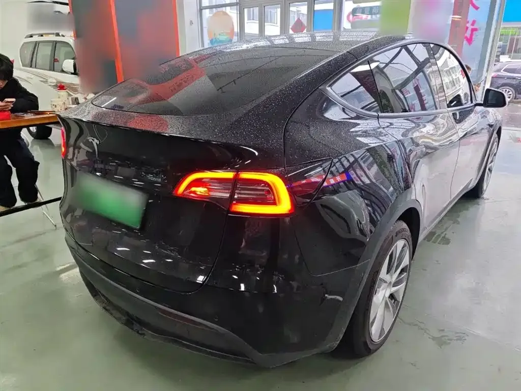 Tesla Model Y — фото 7