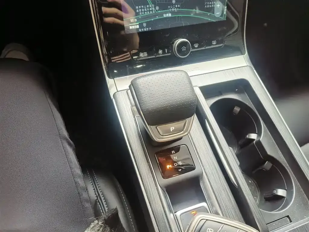 Roewe RX5 2025 из CN, фото 10
