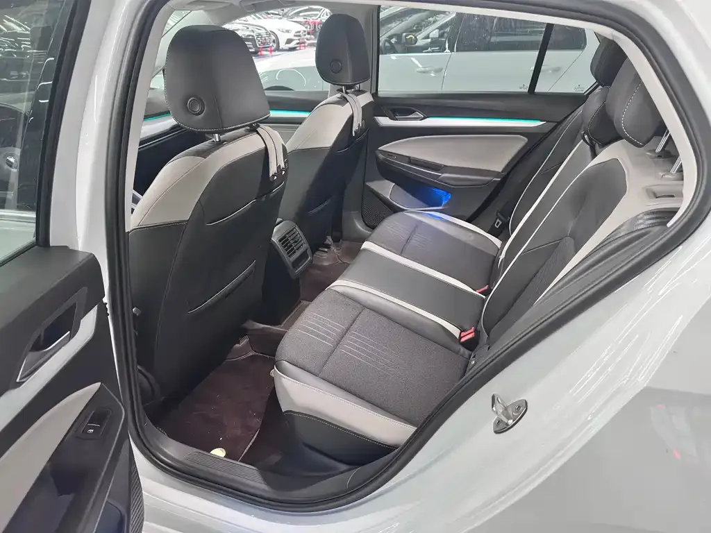 Volkswagen Golf 2022 из CN, фото 9