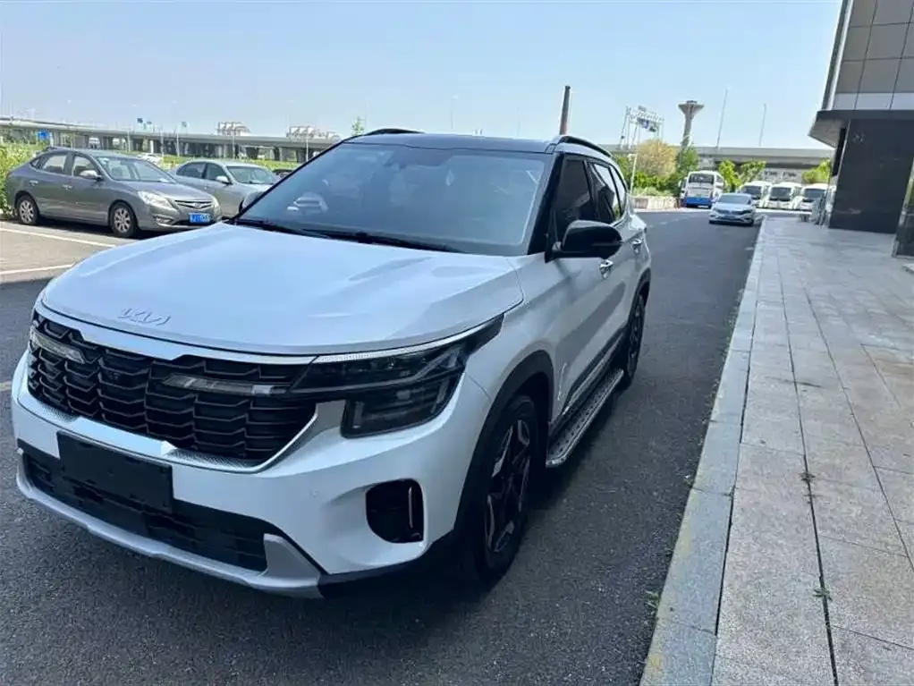 Kia Seltos — фото 1