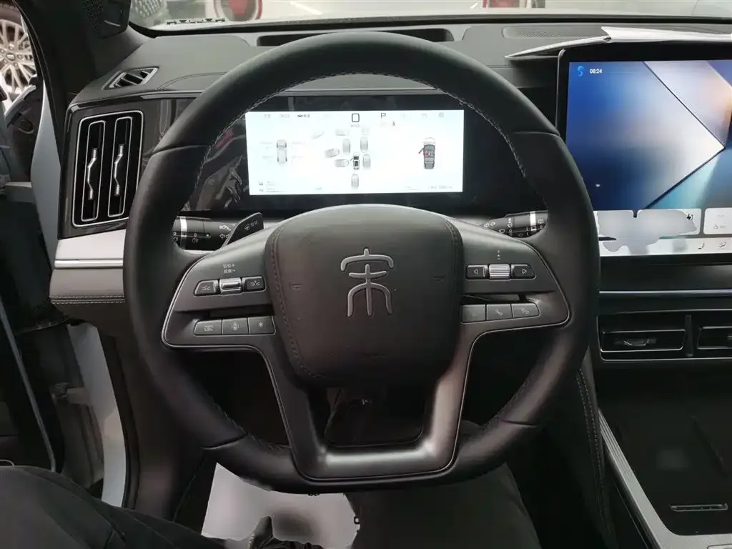 BYD L DM-i — фото 4