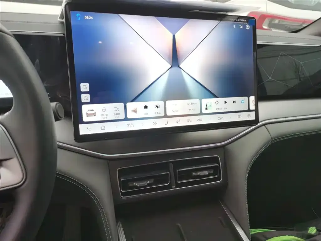 BYD L DM-i — фото 9