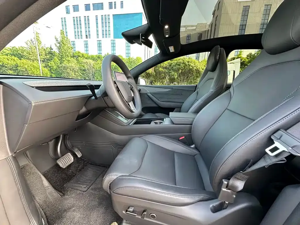 Tesla Model Y L 2025 из CN, фото 4