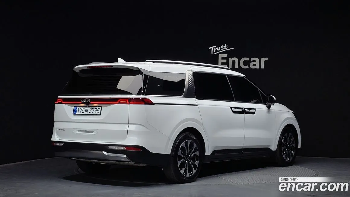 Kia Carnival — фото 3