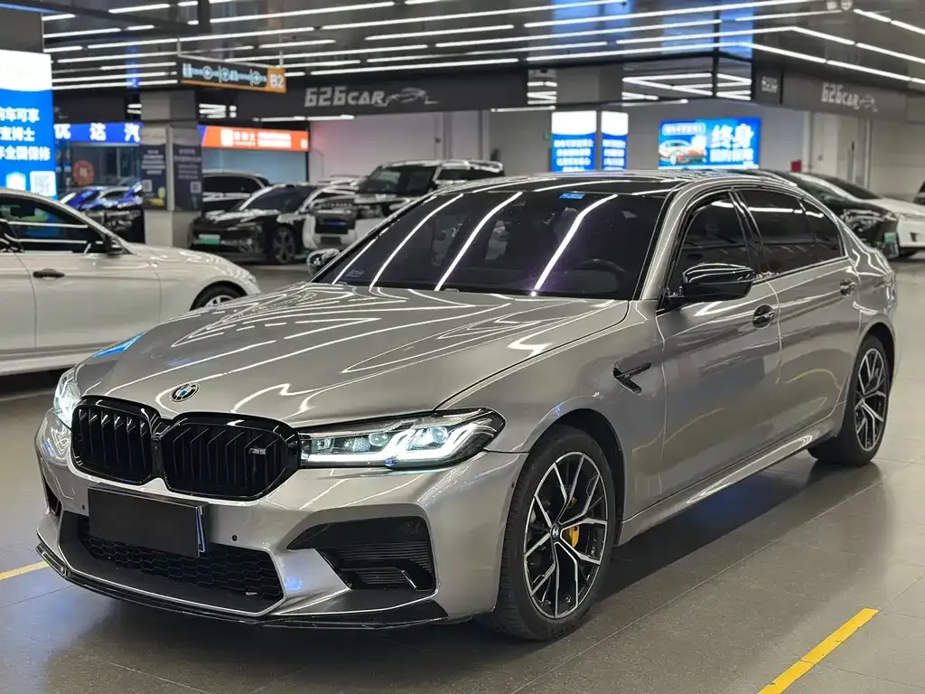 BMW 5 Series — фото 1