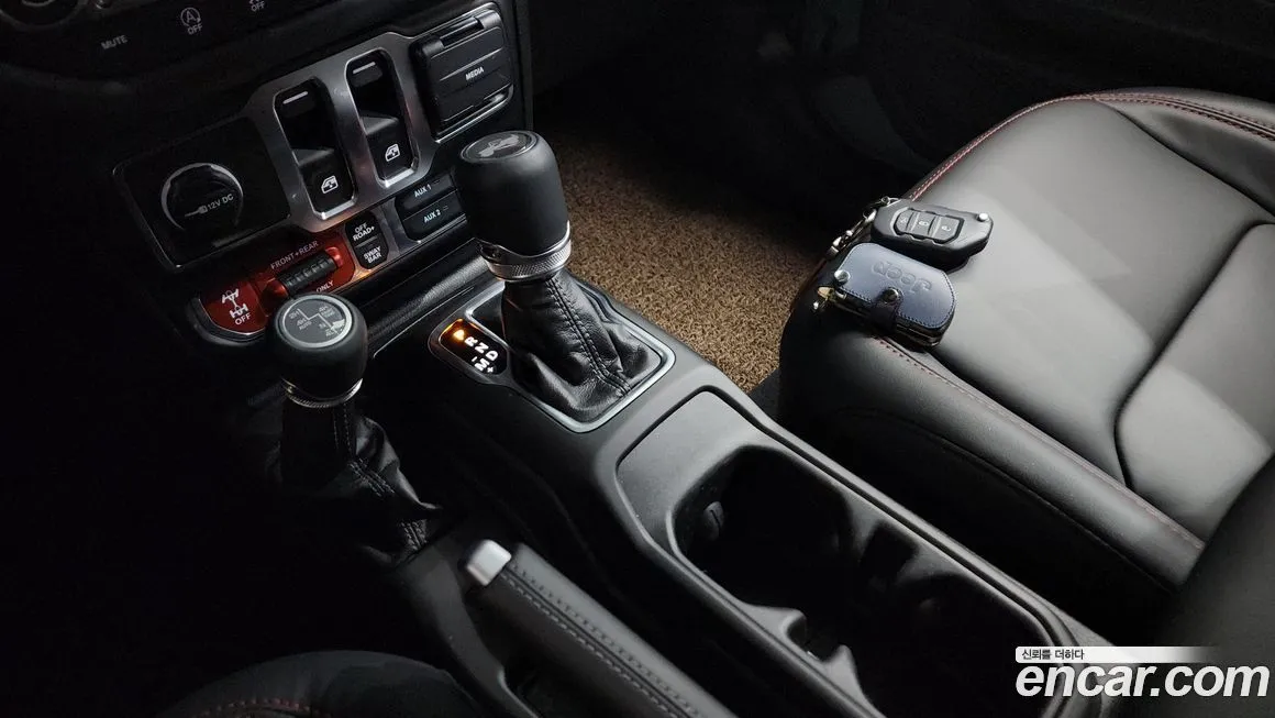 Jeep Wrangler — фото 10