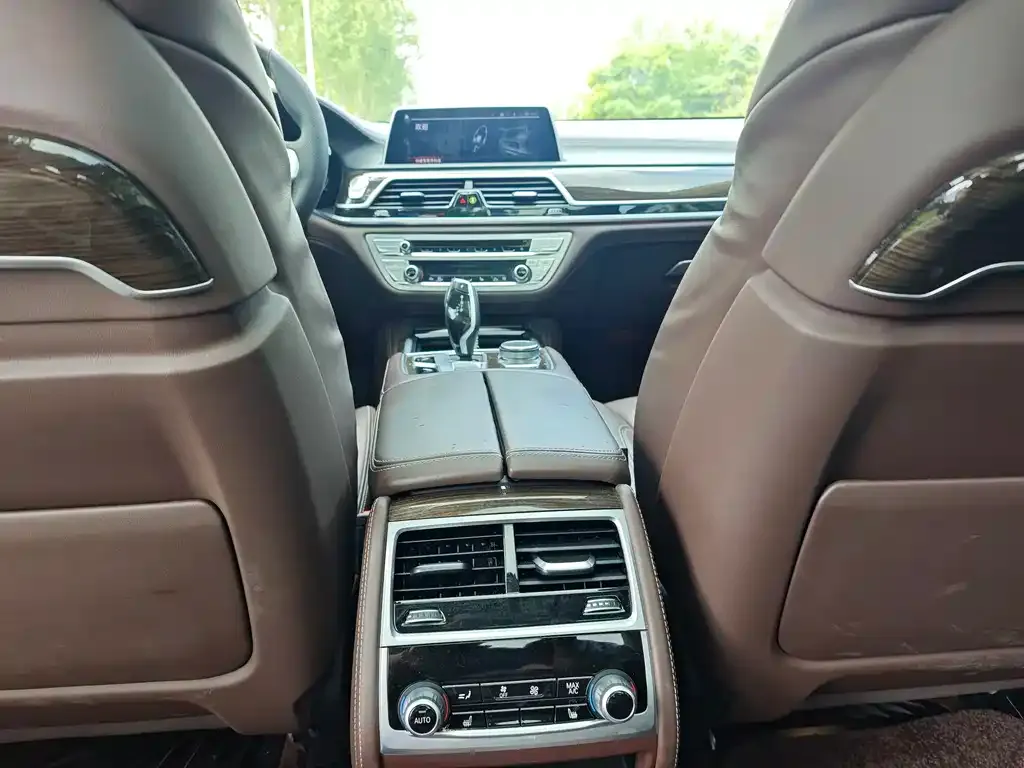 BMW 7 Series — фото 2