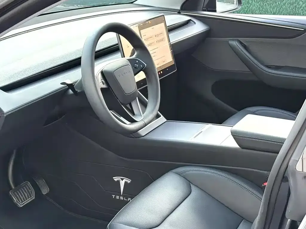 Tesla Model Y — фото 7