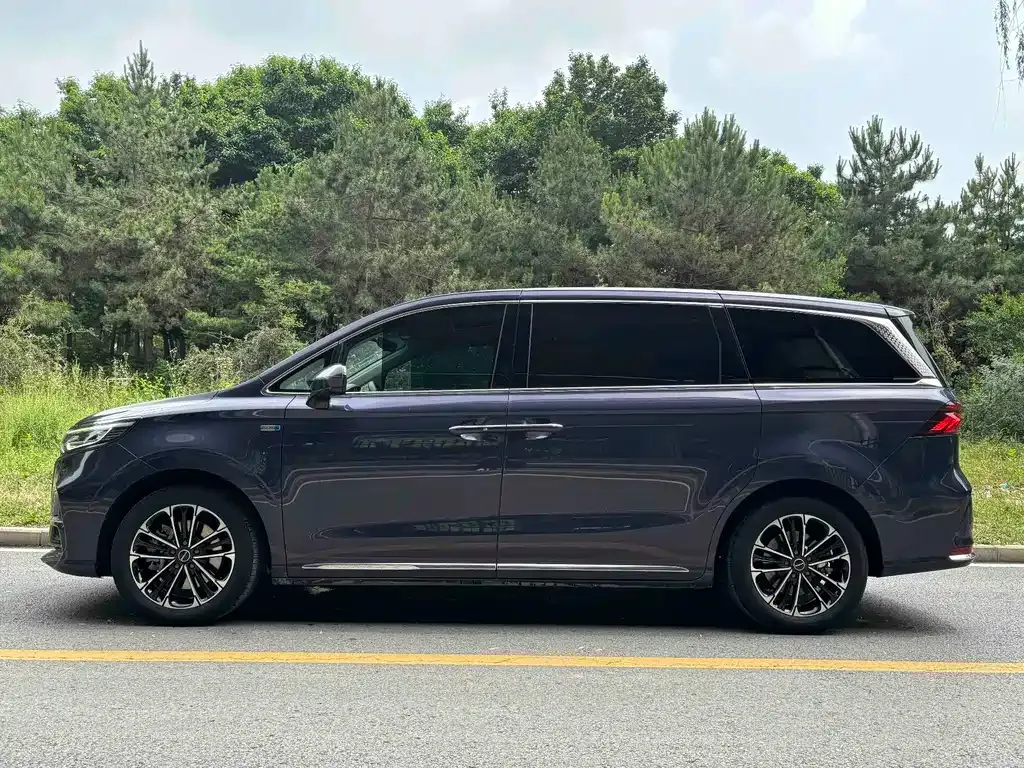 Roewe iMAX8 — фото 7