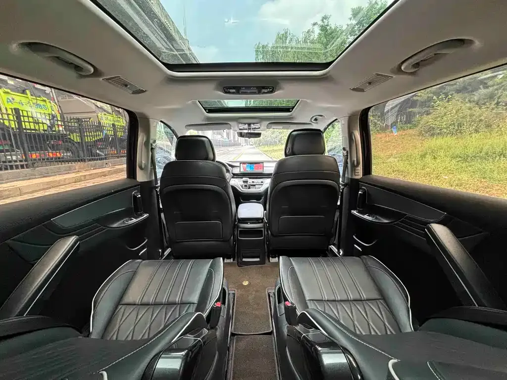 Roewe iMAX8 — фото 4