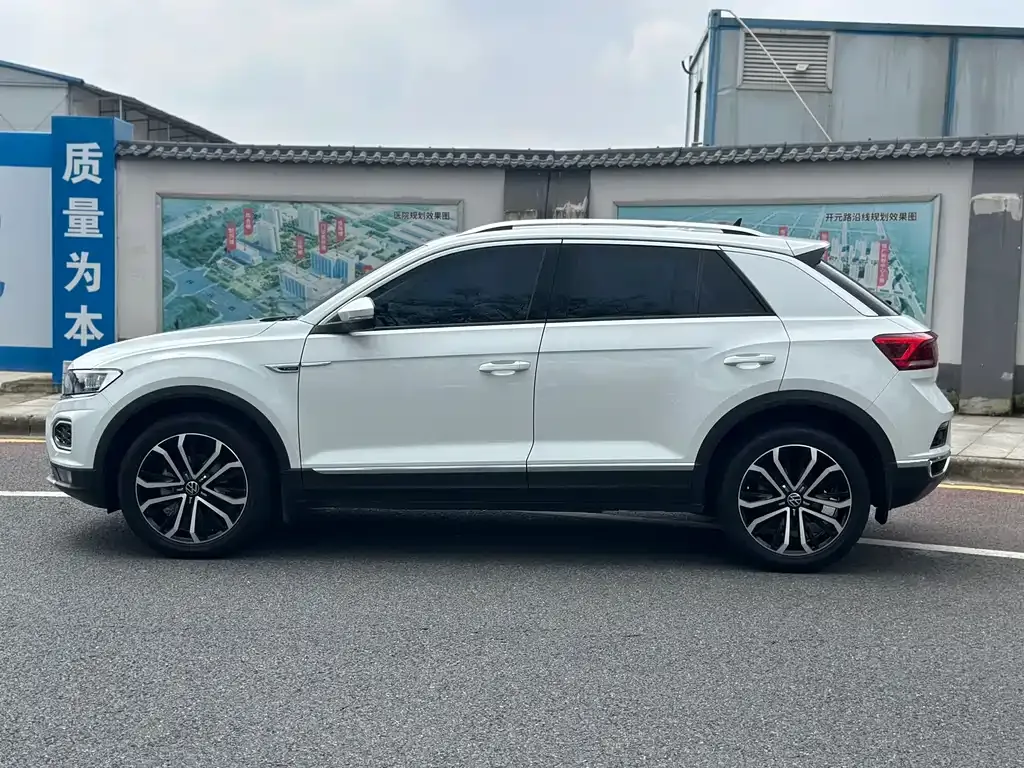 Volkswagen T-Roc — фото 10