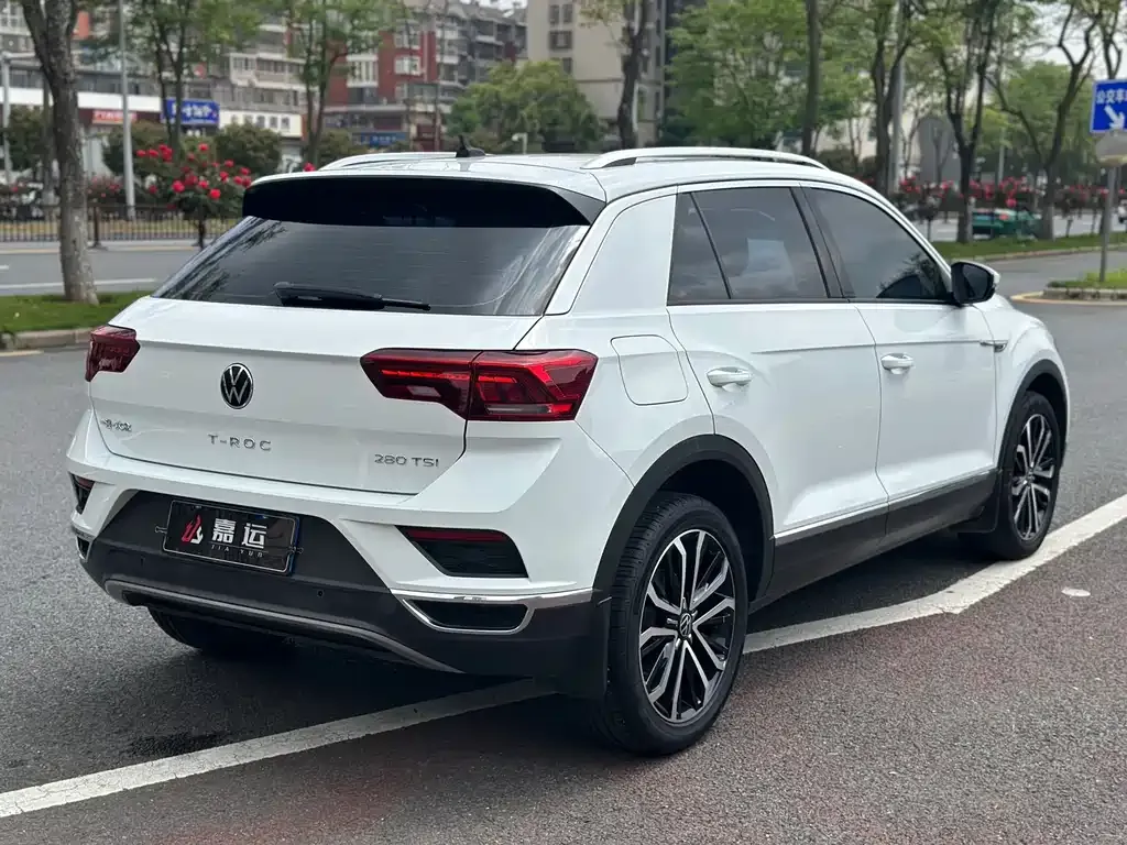 Volkswagen T-Roc — фото 9