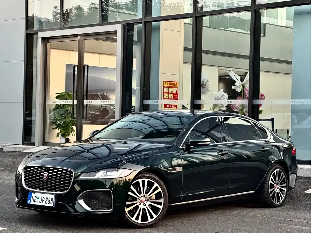 Jaguar XFL — фото 1