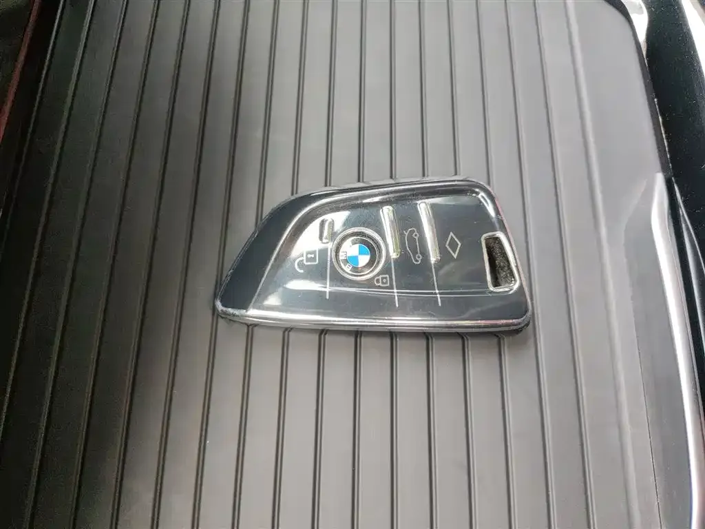 BMW iX3 — фото 3