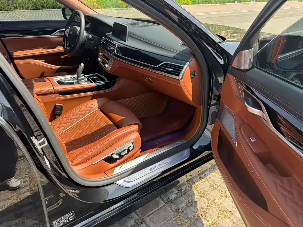 BMW 7 Series 2021 из CN, фото 8