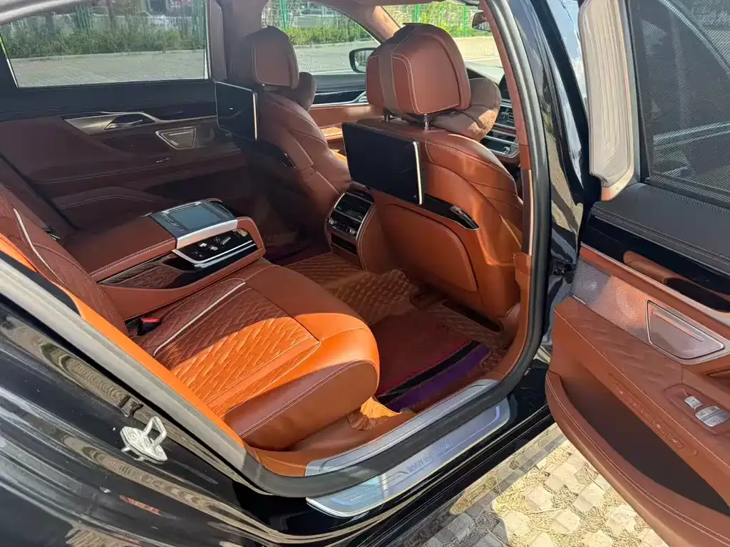 BMW 7 Series 2021 из CN, фото 3