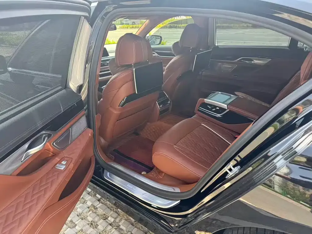 BMW 7 Series 2021 из CN, фото 7