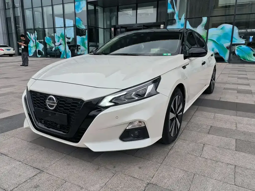 Nissan Teana — фото 1