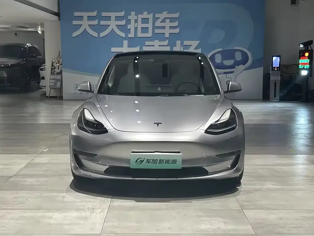 Tesla Model 3 — фото 9