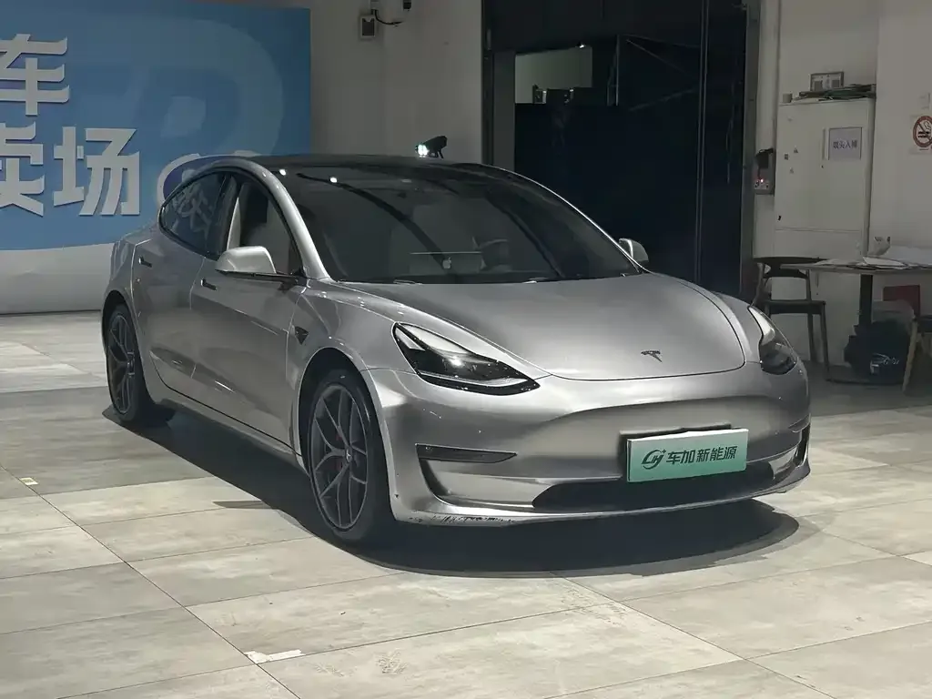 Tesla Model 3 — фото 4